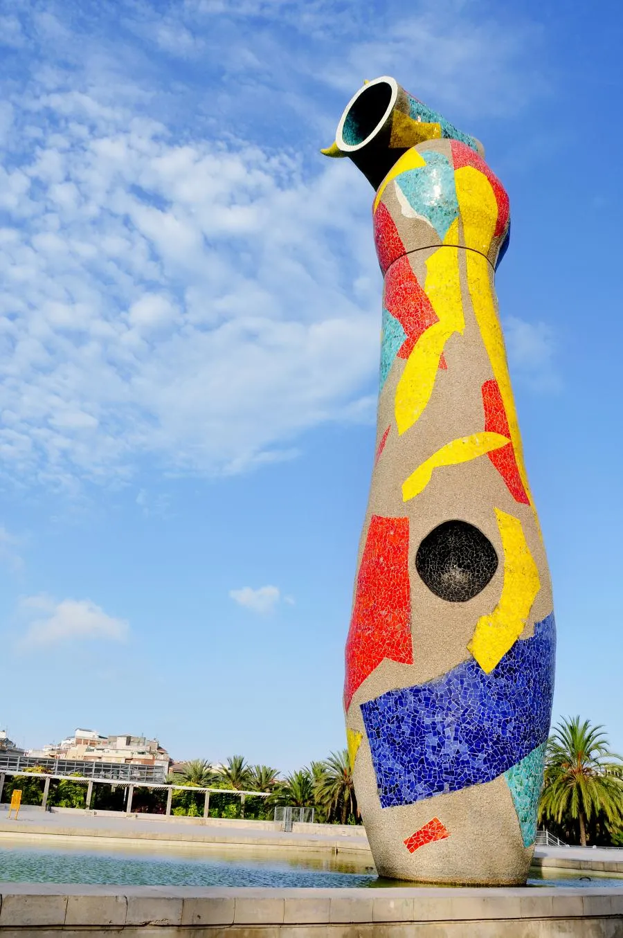 5399928-rzezba-kobieta-i-ptak-joana-miro.jpg