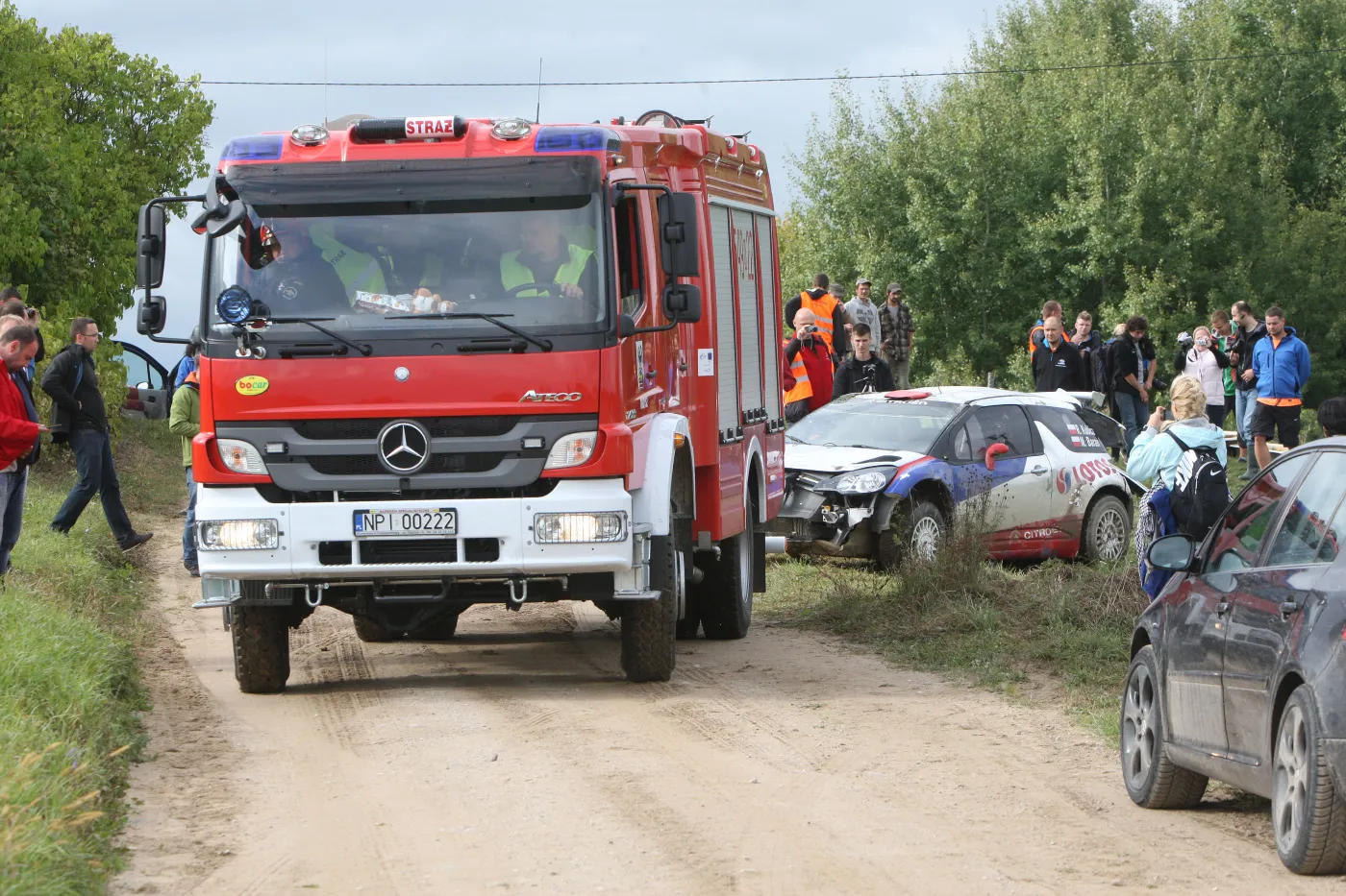 5391701-straz-pozarna-na-miejscu-wypadku.jpg
