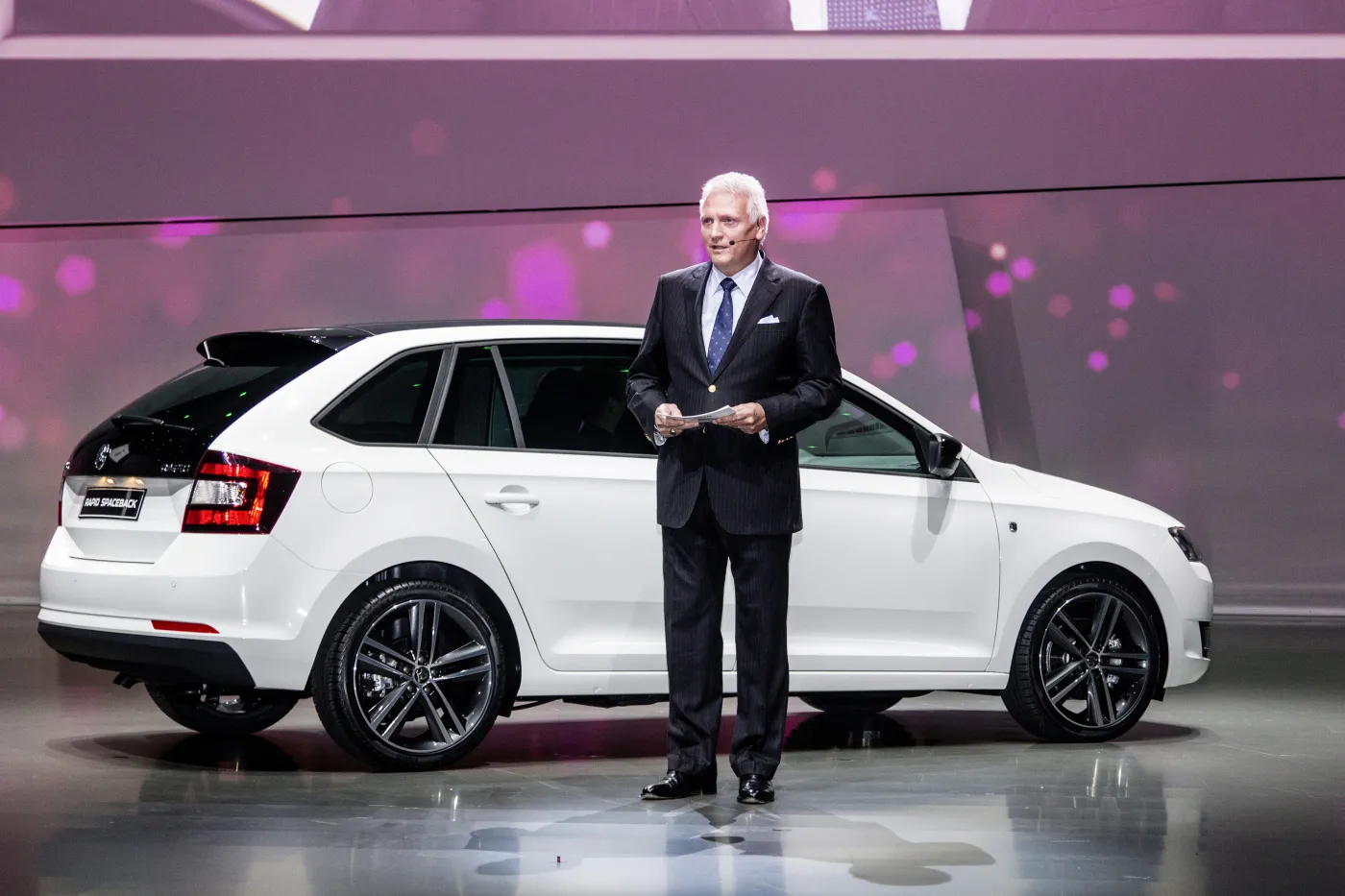 5394255-130909-skoda-at-vw-group-night.jpg