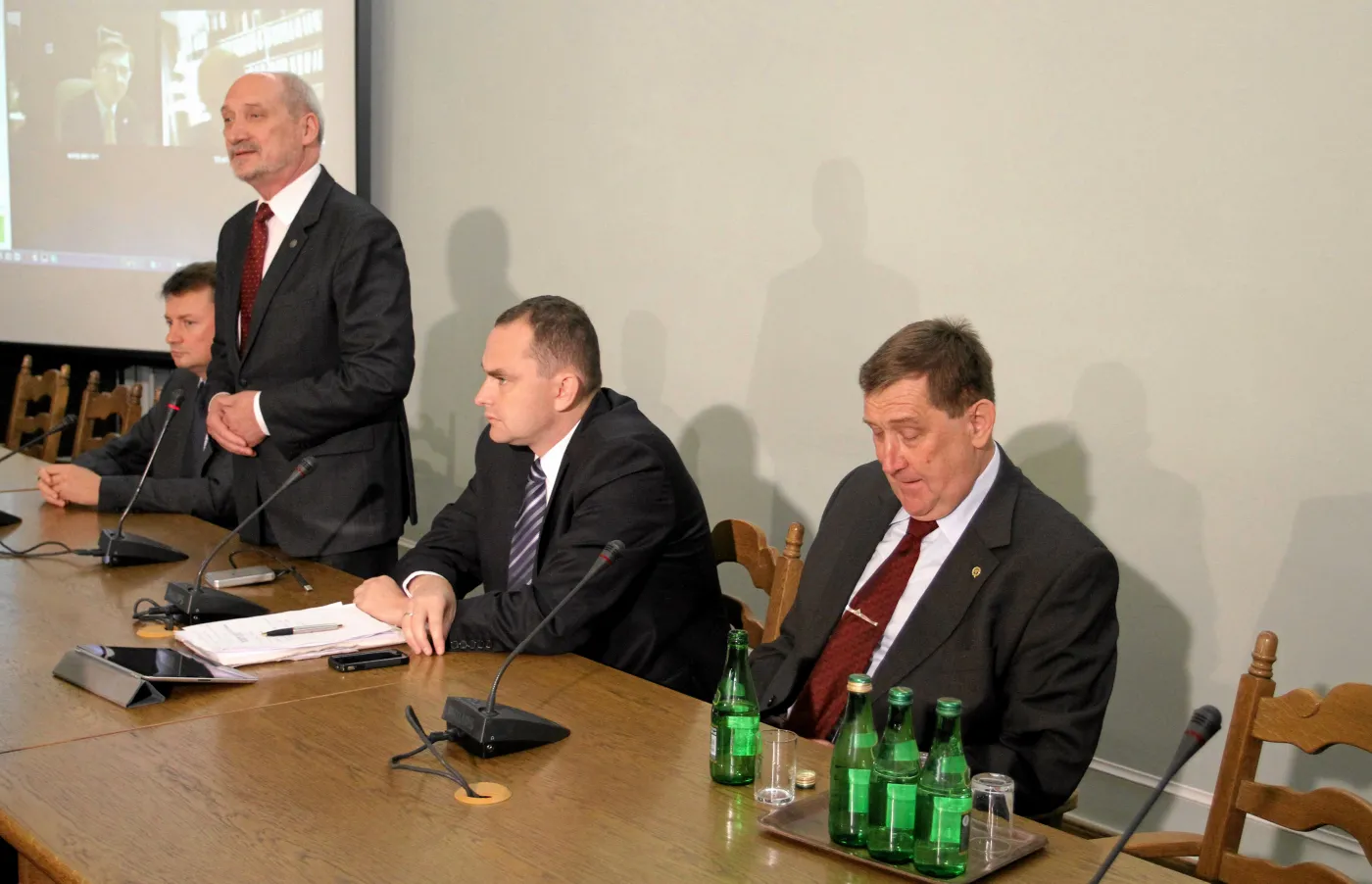 Macierewicz do eksperta: Polski Sejm pana obroni
