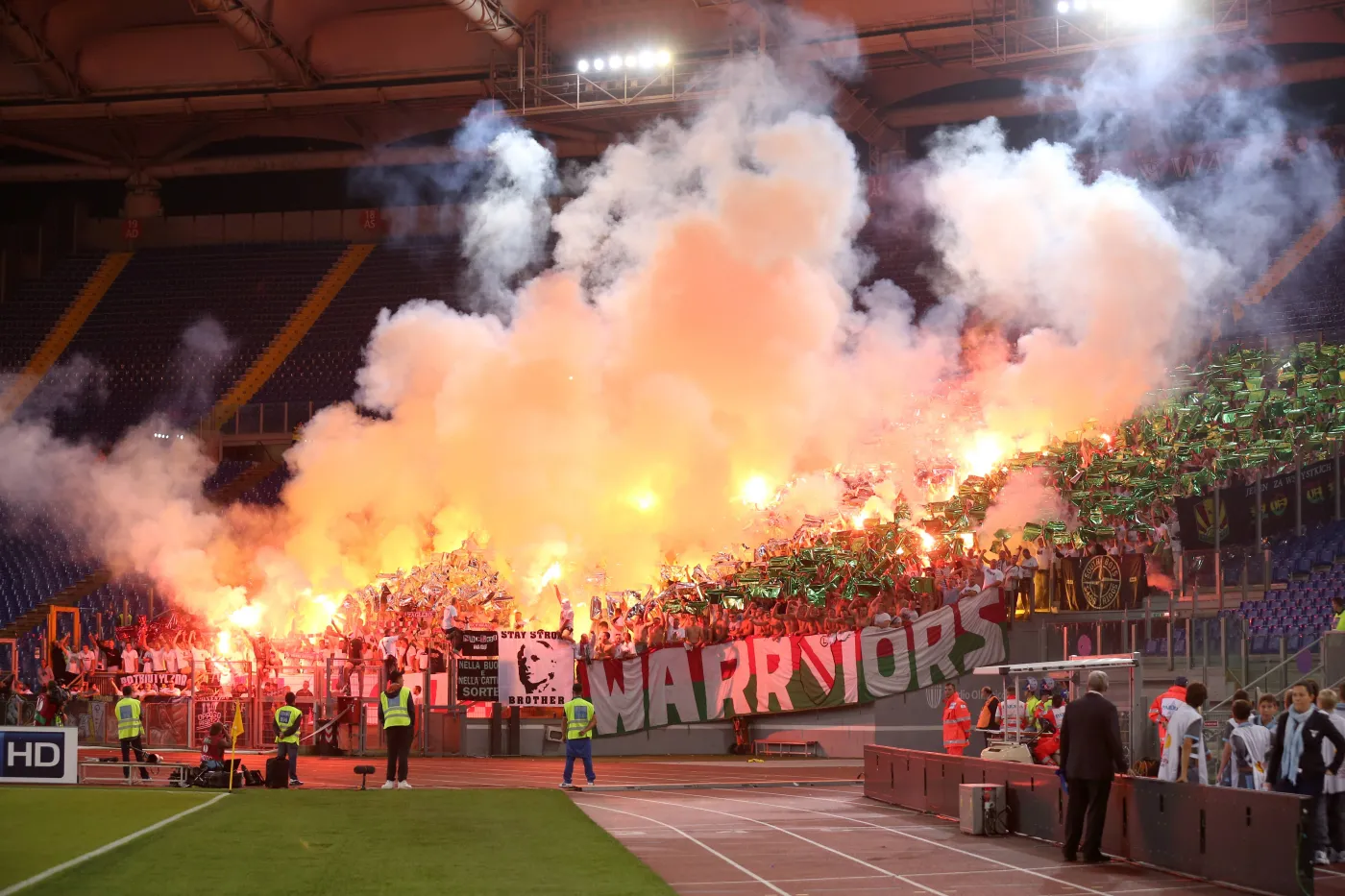 Kibice Legii na stadionie w Rzymie