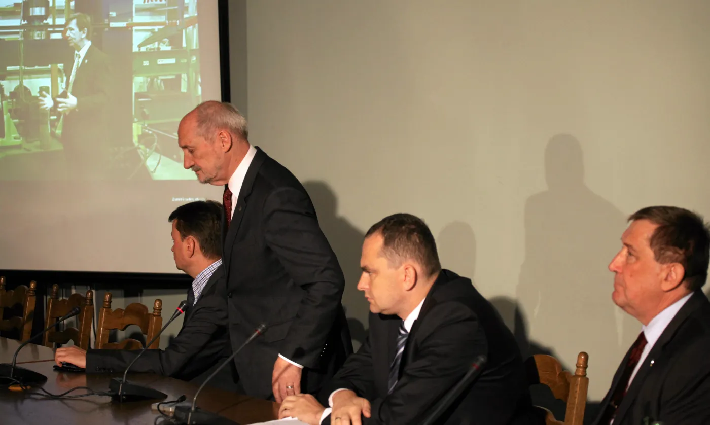 Posiedzenie zespołu Macierewicza