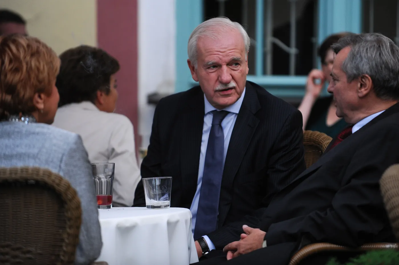 5468166-andrzej-olechowski-na-urodzinach.jpg