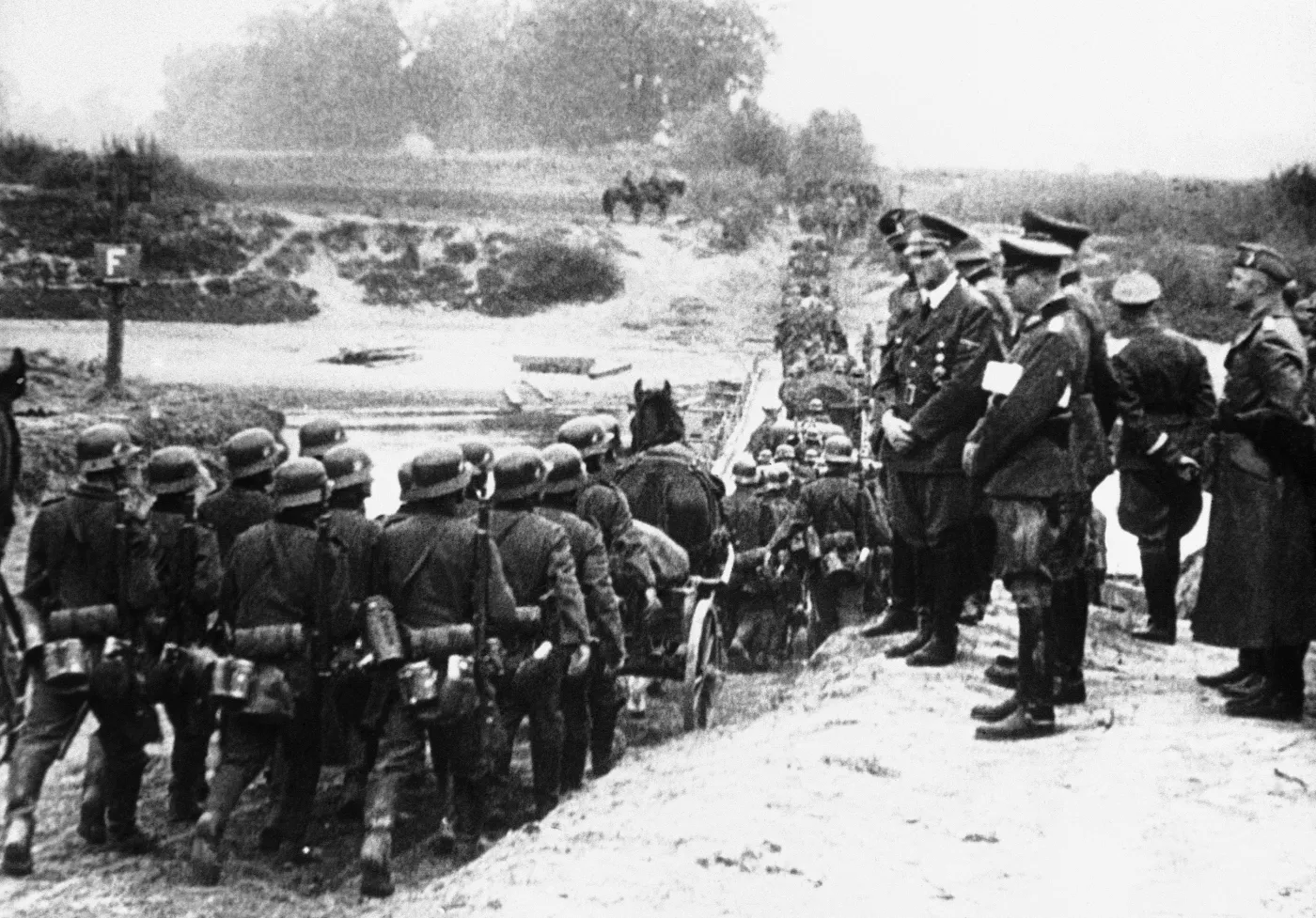 5483298-adolf-hitler-w-polsce-ii-wojna.jpg