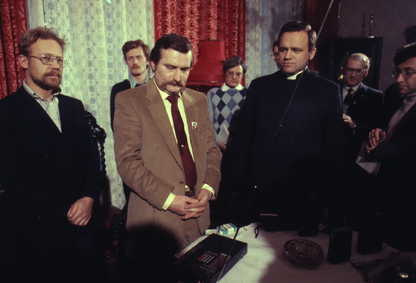 5484248-lech-walesa-z-pokojowa-nagroda.jpg