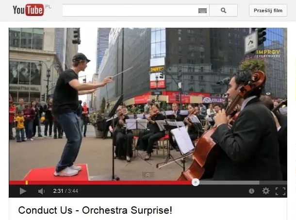 Profesjonalna orkiestra dyrygowana przez przechodniów [WIDEO]