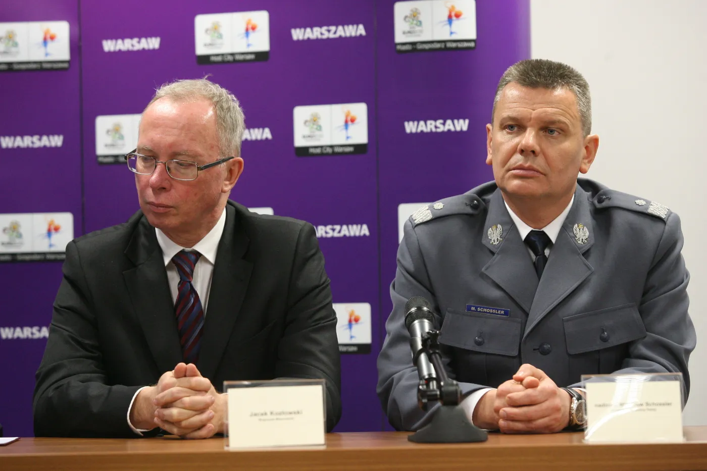 Nadkomisarz Mirosław Schlosser i wojewoda mazowiecki Jacek Kozłowski