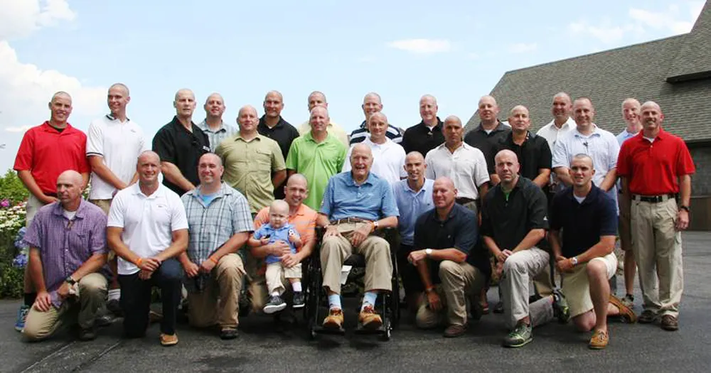 5233420-george-bush-ogolil-glowe-w-gescie.jpg