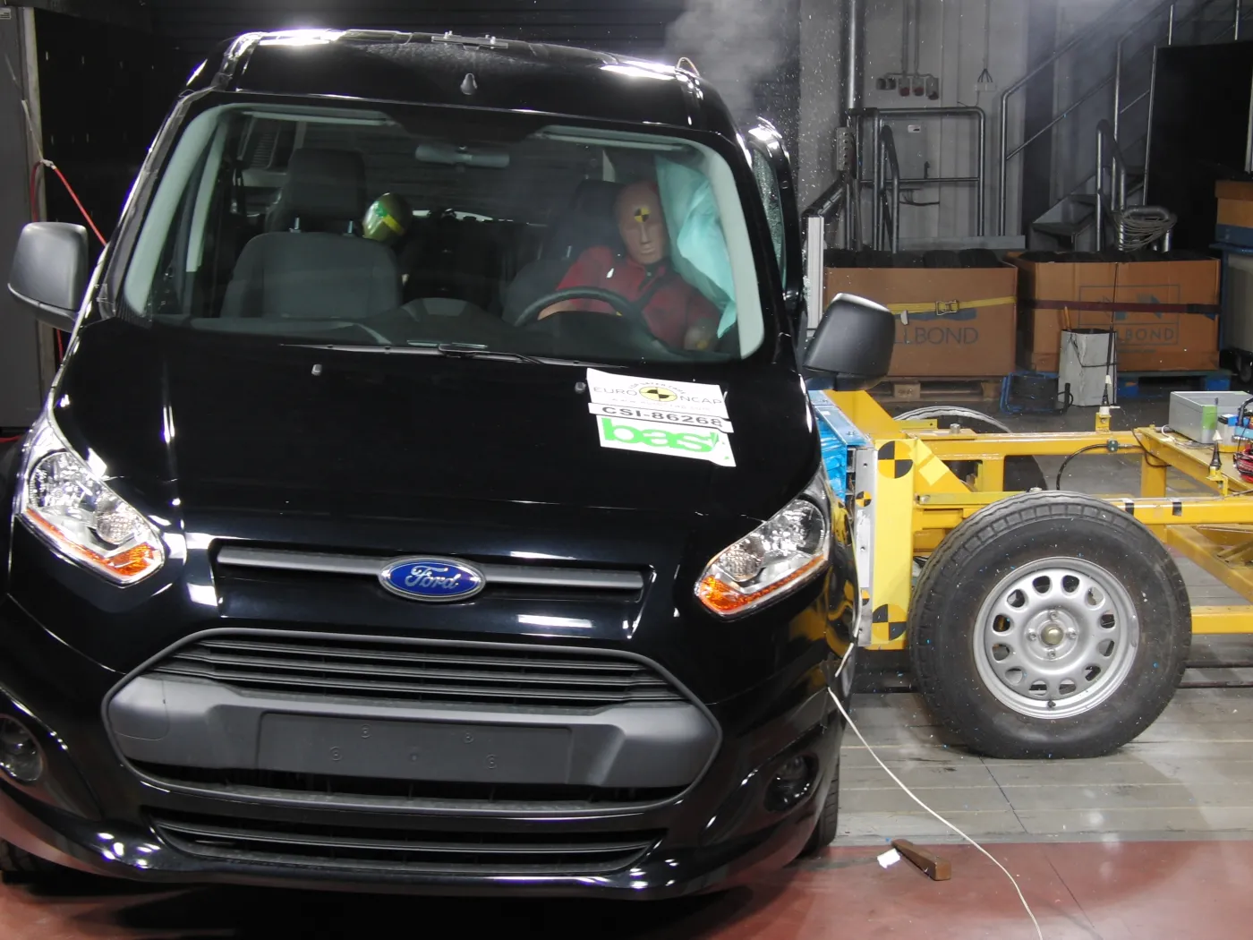 5681566-fordtourneoconnect-euroncap-01.jpg