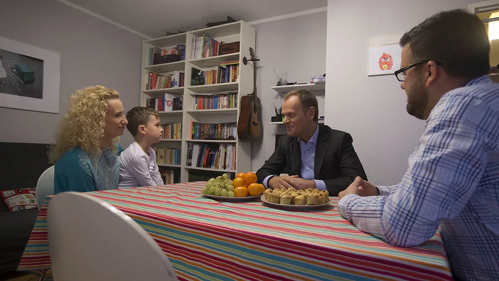 5690963-donald-tusk-z-wityta-u-panstwa.jpg