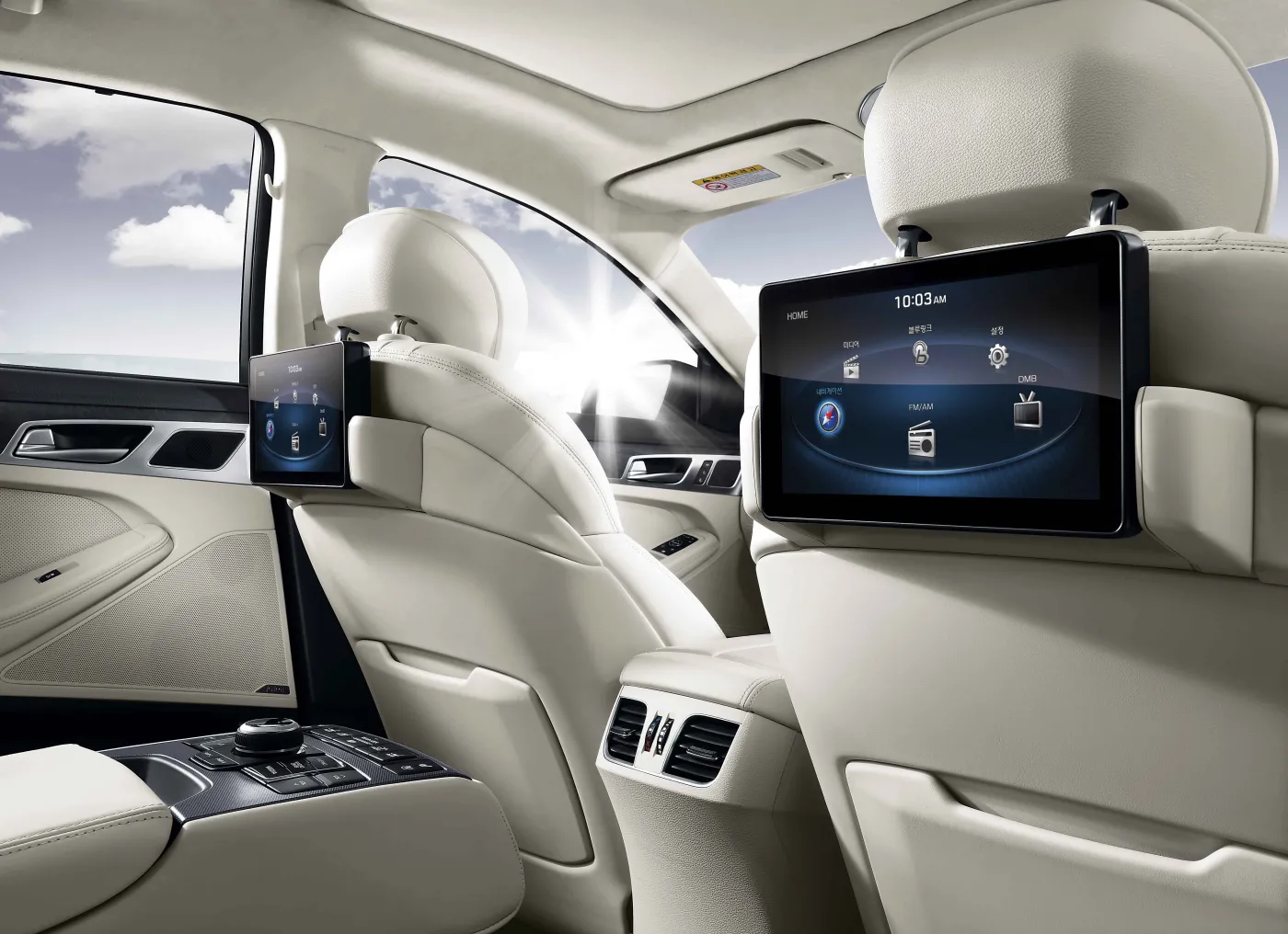 5698533-dh-dual-monitors-for-rear-seat.jpg