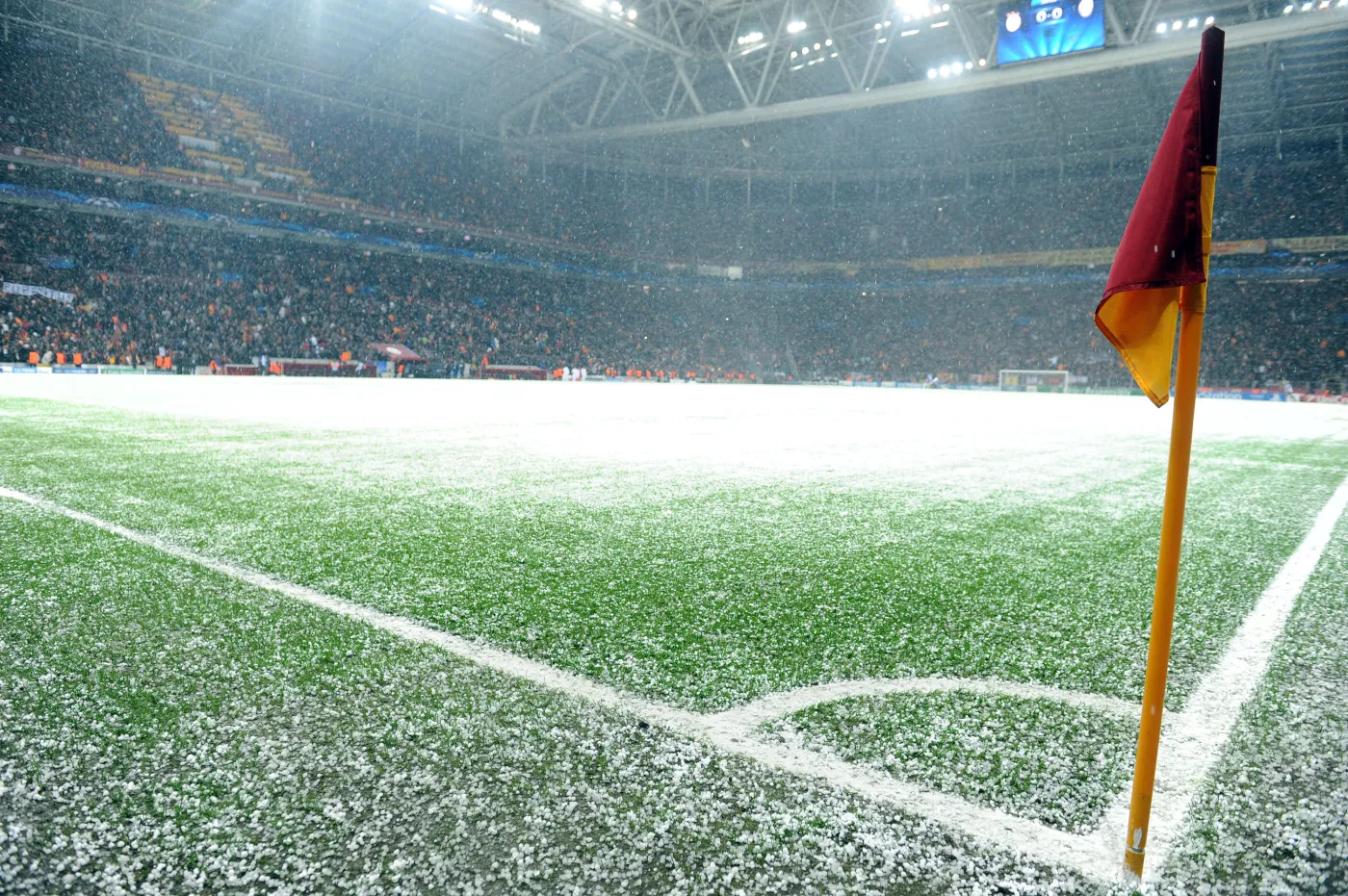 5728090-pilkarze-galatasaray-i-juventusu.jpg