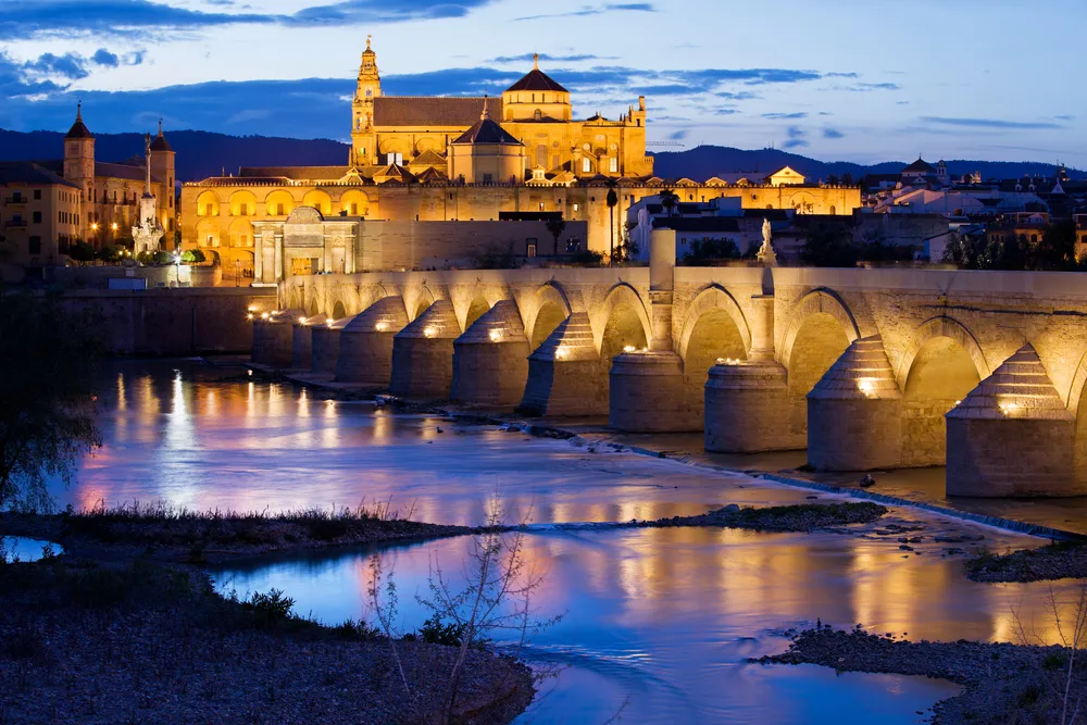 5788069-mezquita-katedra-meczet-kordoba.jpg