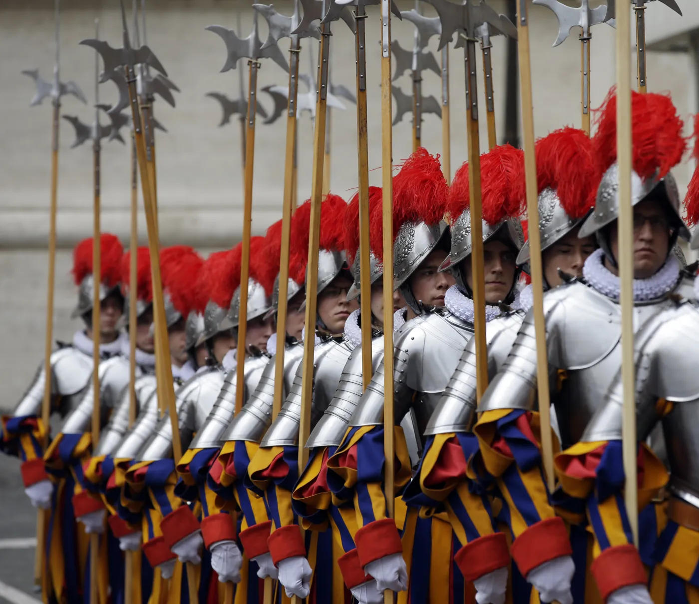 Afera w Watykanie. "Kardynałowie i biskupi składali seksualne propozycje"