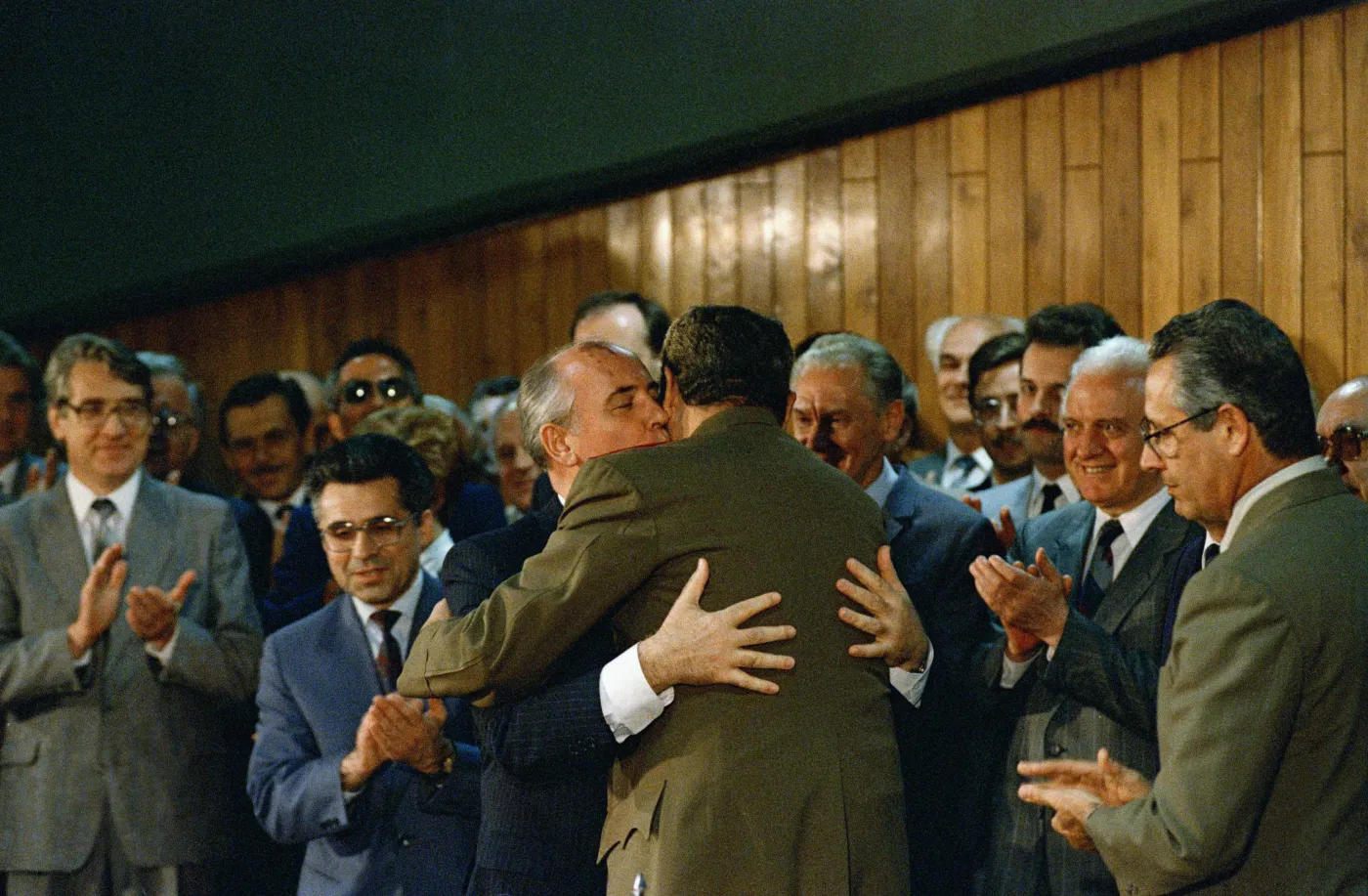 5838491-michal-gorbaczow-i-fidel-castro.jpg