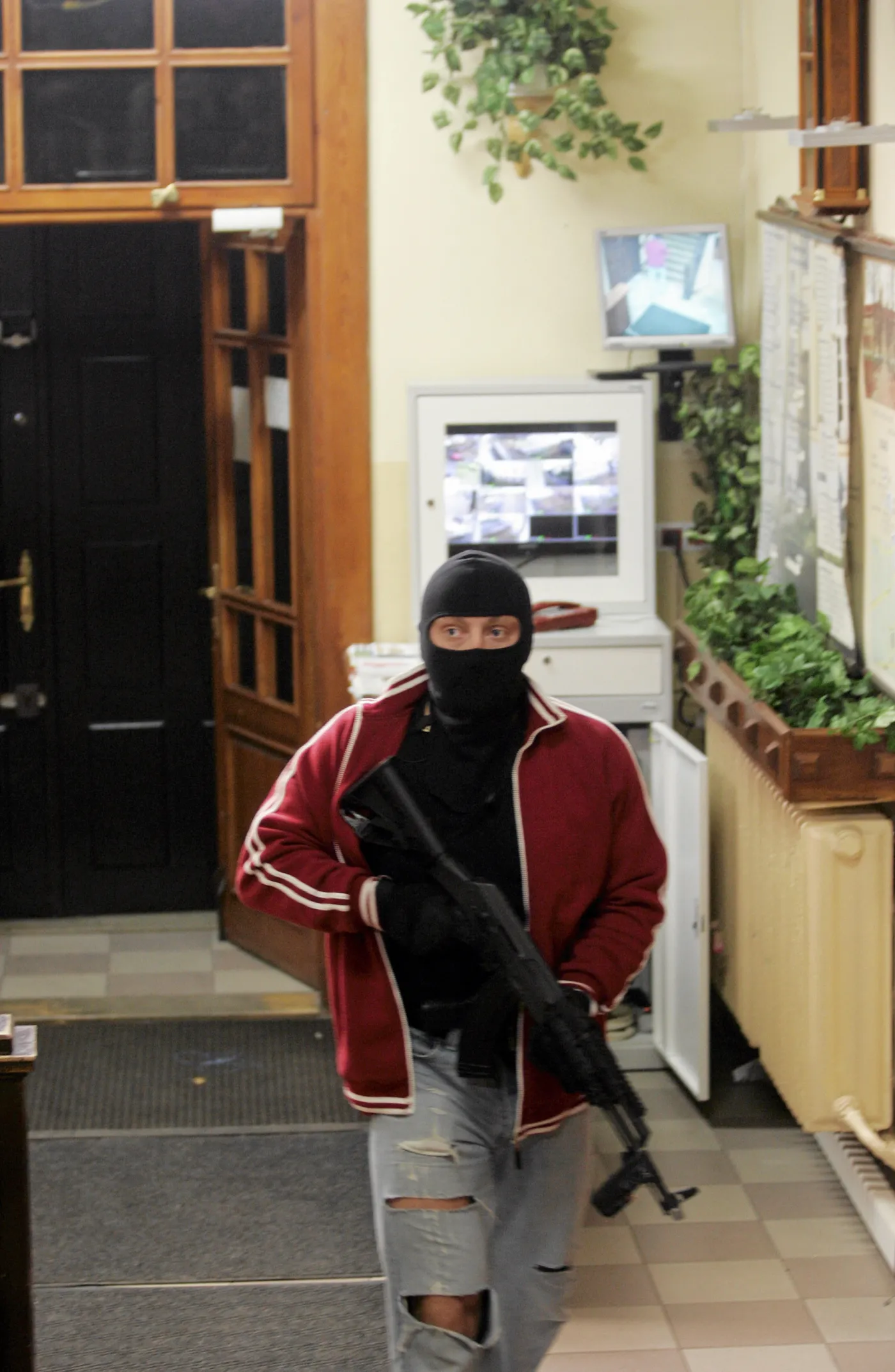 5533018-terrorysta-szkola-liceum-warszawa.jpg