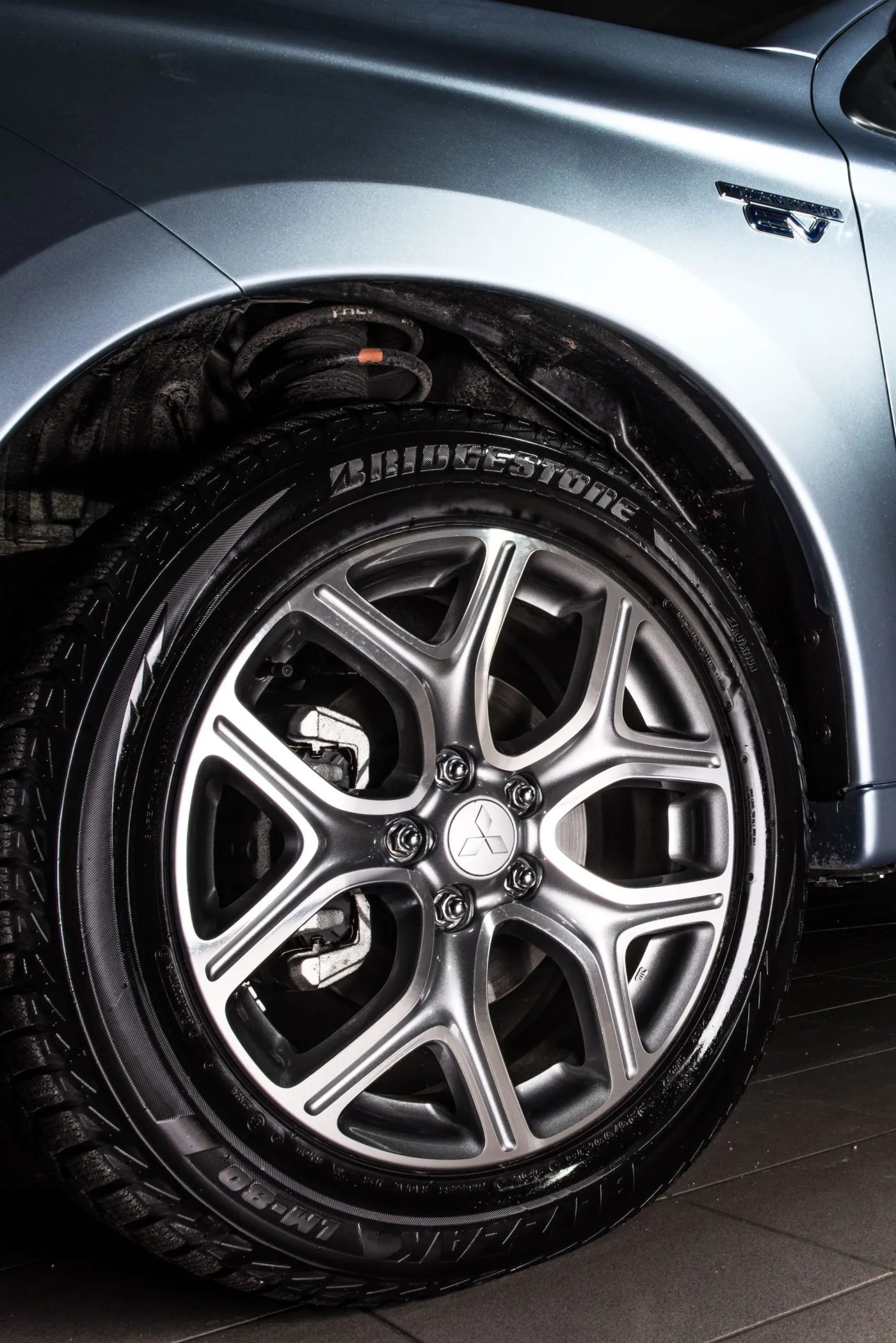 5544633-mitsubishi-outlander-phev-spala.jpg