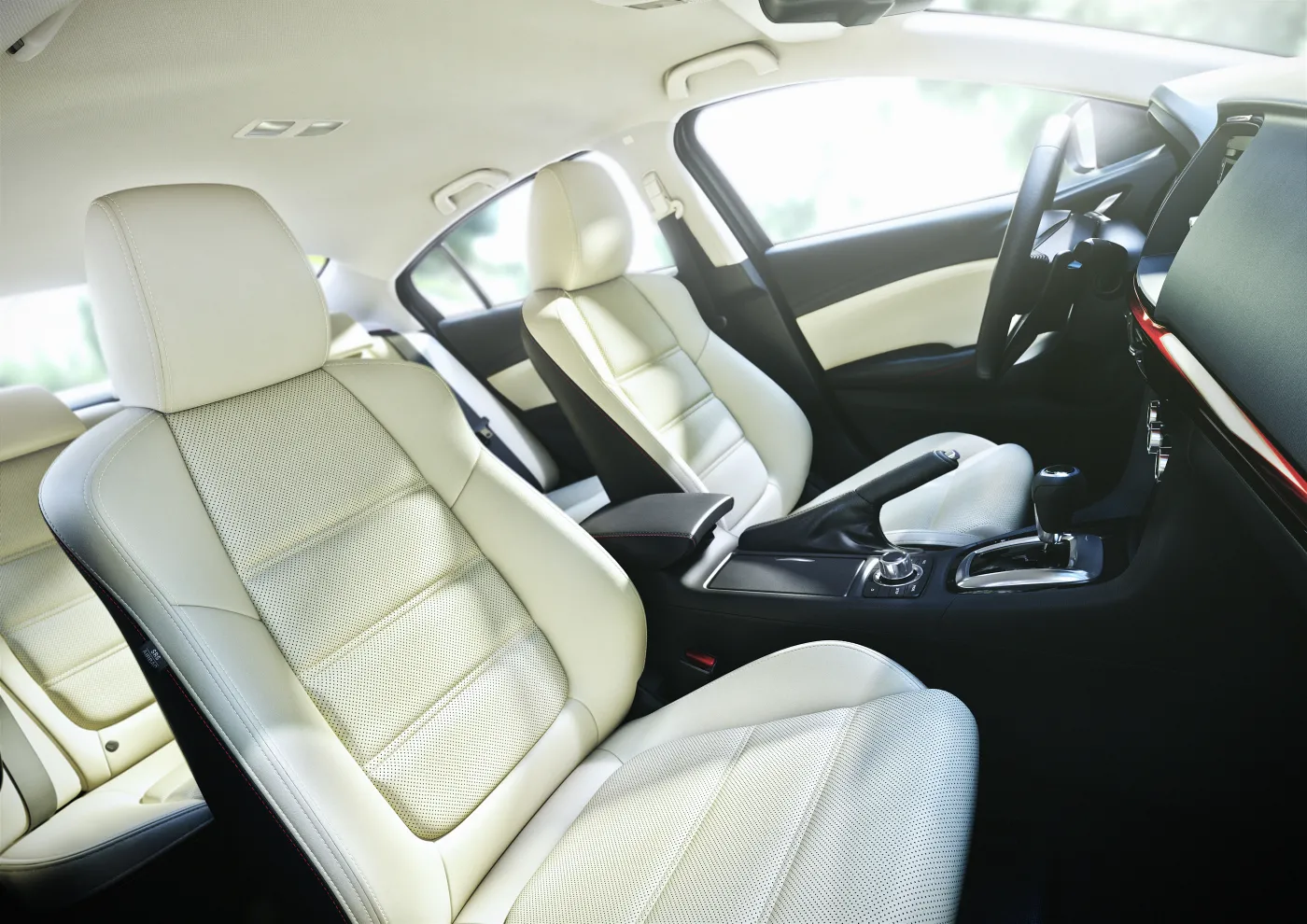 5561905-mazda6-2012-interior-06-jpg300.jpg