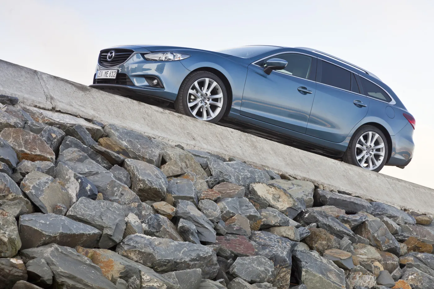5562146-mazda6-wagon-2013-still-10-jpg300.jpg