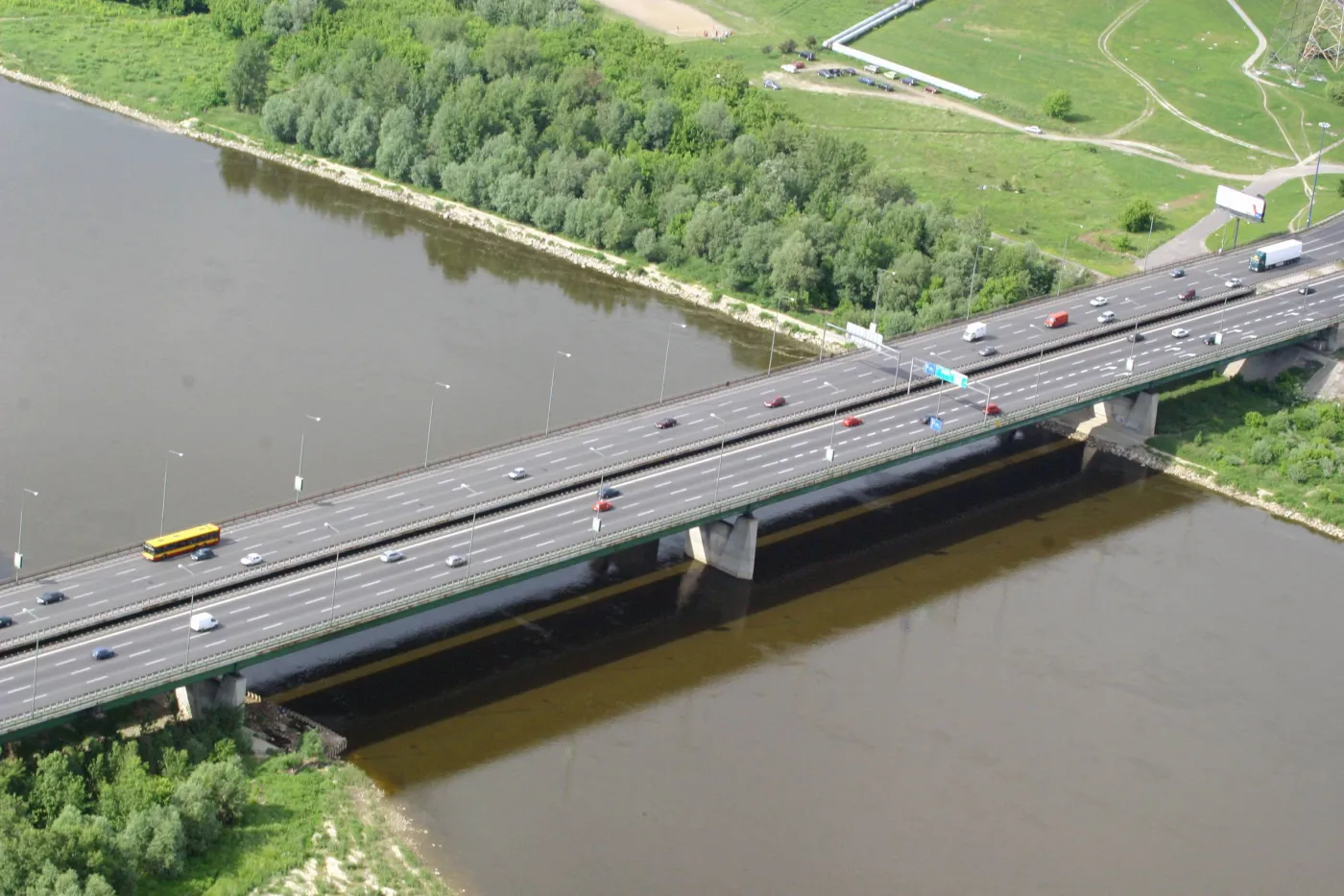 Srebrny, tęczowy czy w esy-floresy? Kierowcy "pomalują" most Grota-Roweckiego