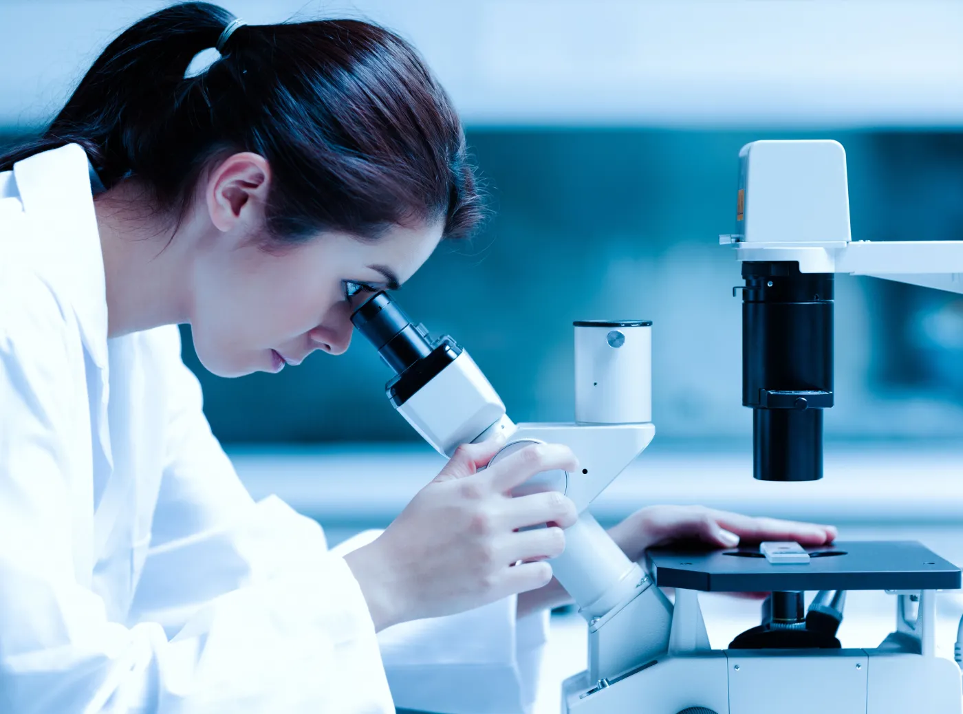 laboratorium badanie mikroskop lekarz
