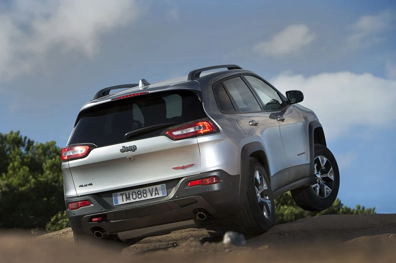 6097970-140203-j-cherokee-trailhawk-10.jpg