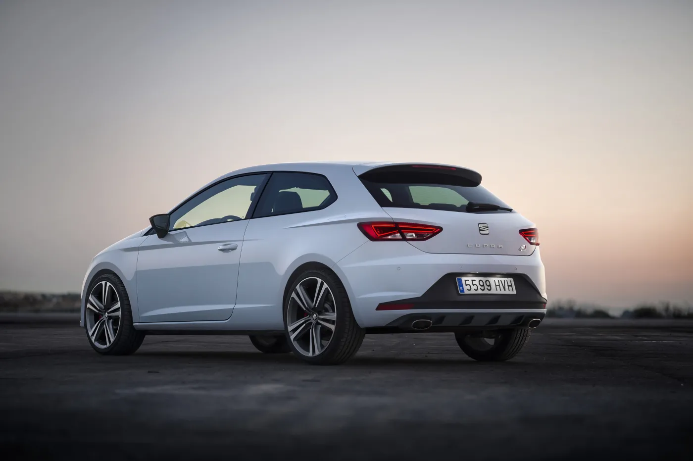 6101046-1512438368seat-leon-cupra-main.jpg