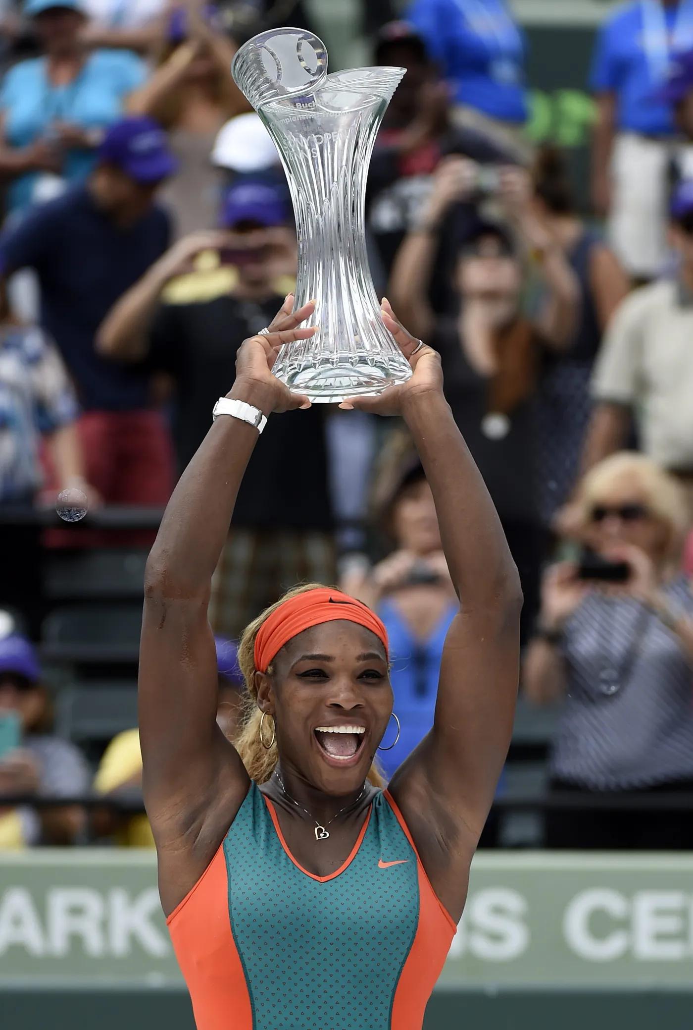 6111946-triumf-sereny-williams-w-miami.jpg
