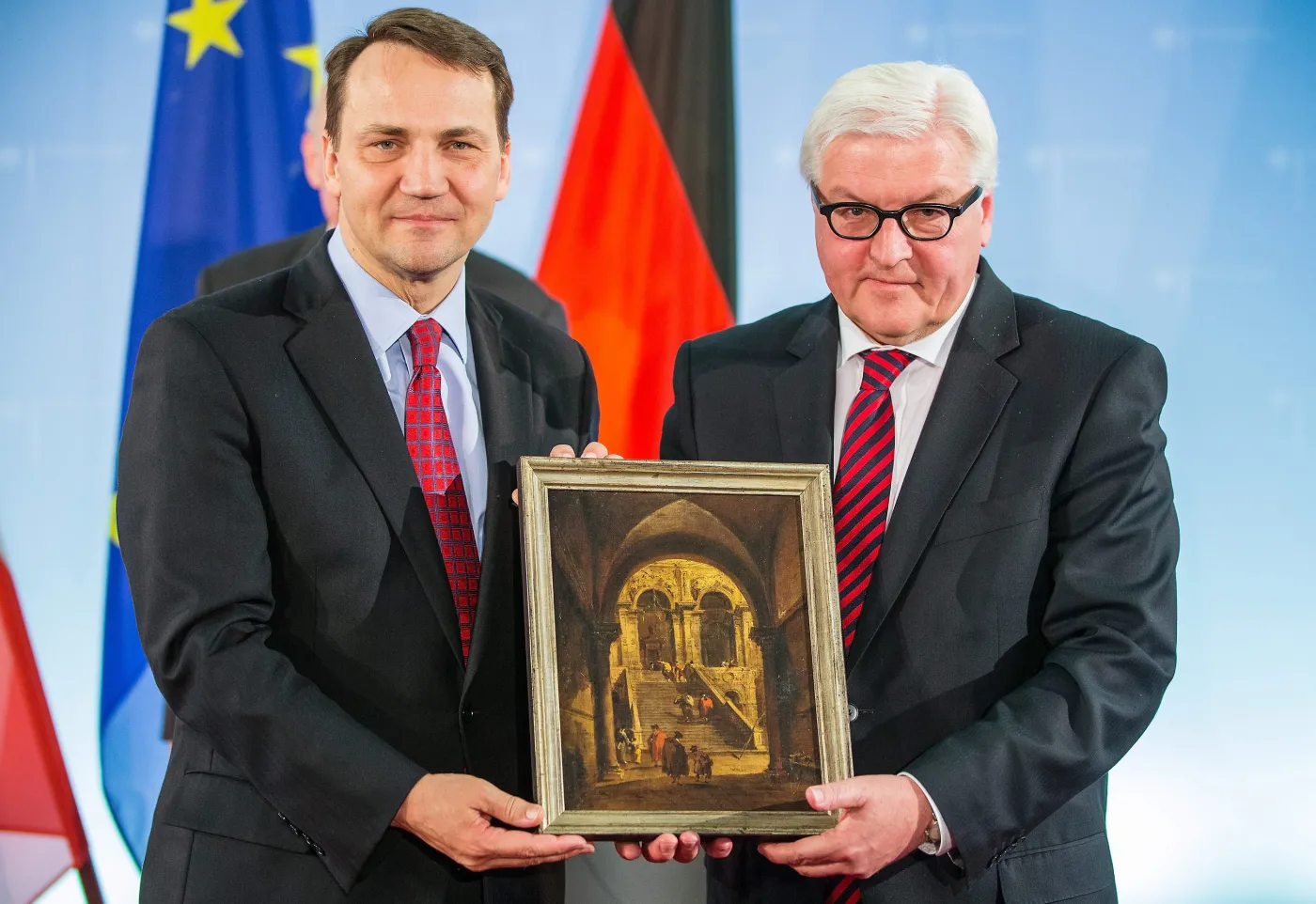 Radosław Sikorski dostaje obraz od szefa niemieckiego MSZ