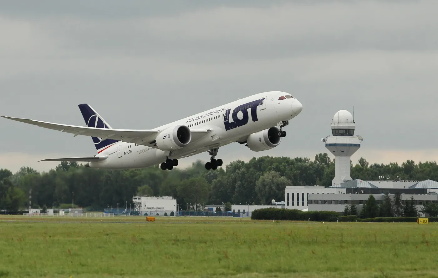 Dreamliner startuje z lotniska Chopina