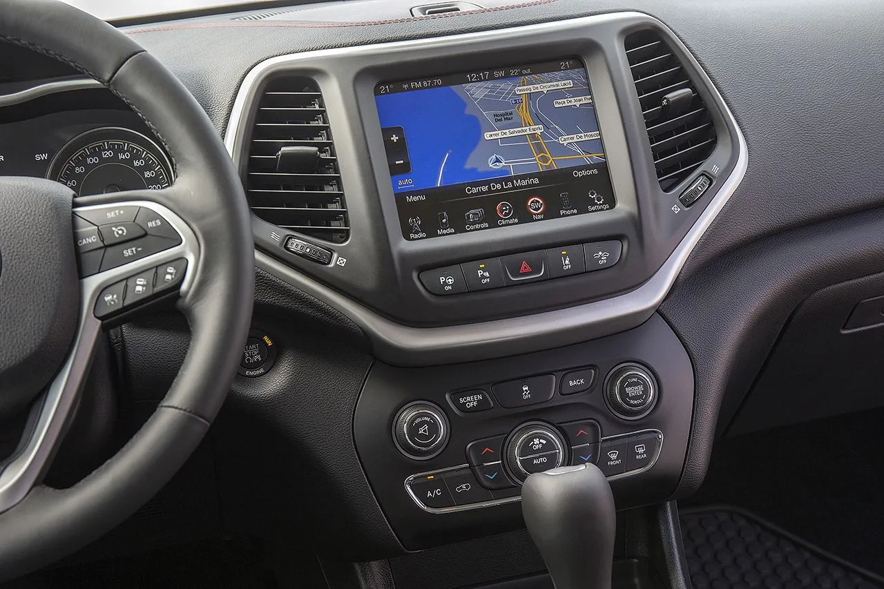 6097913-140203-j-cherokee-trailhawk-23.jpg