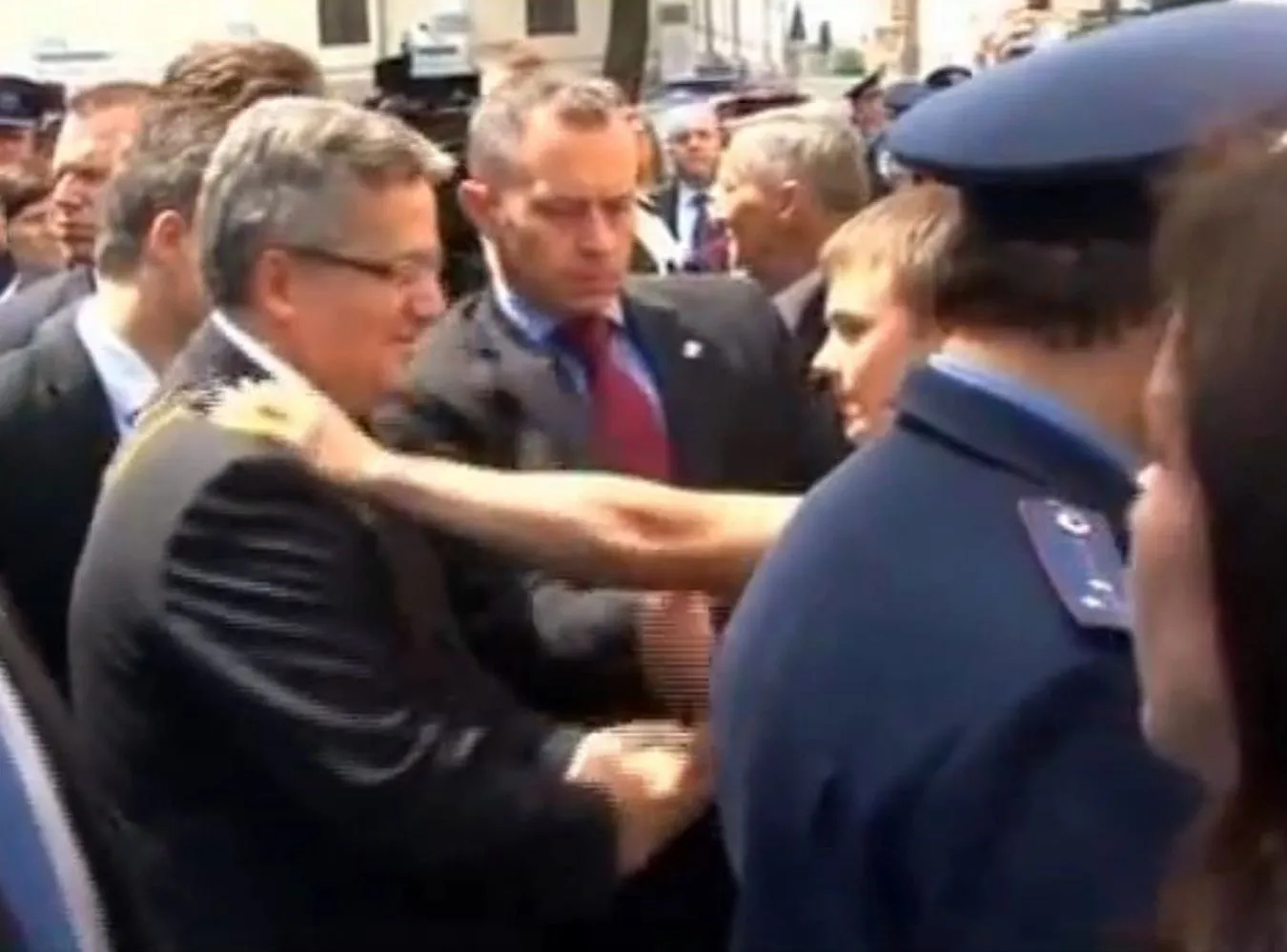 Prezydent Komorowski zaatakowany jajkiem