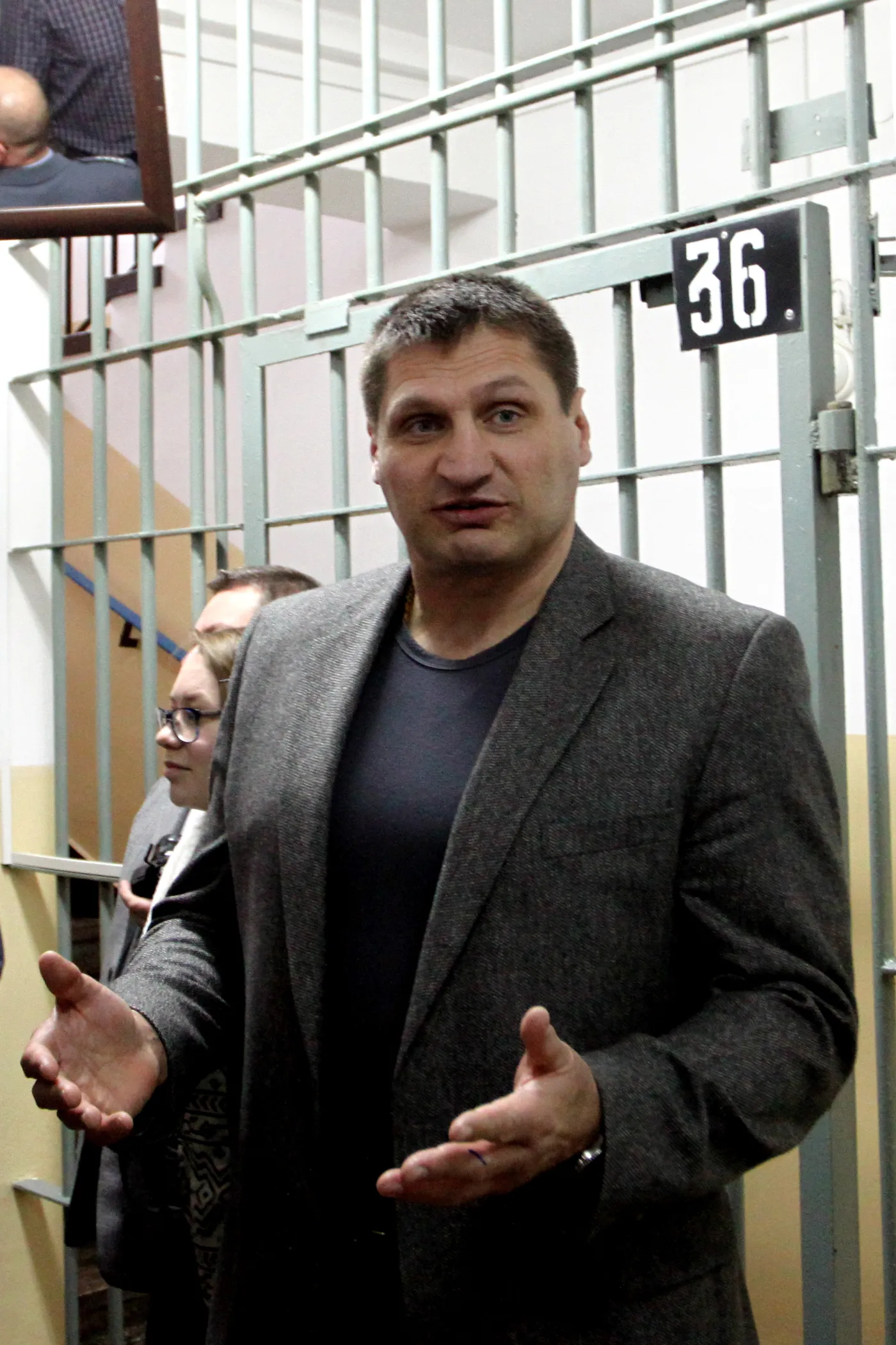 6159111-andrzej-golota-najpierw-trafil.jpg