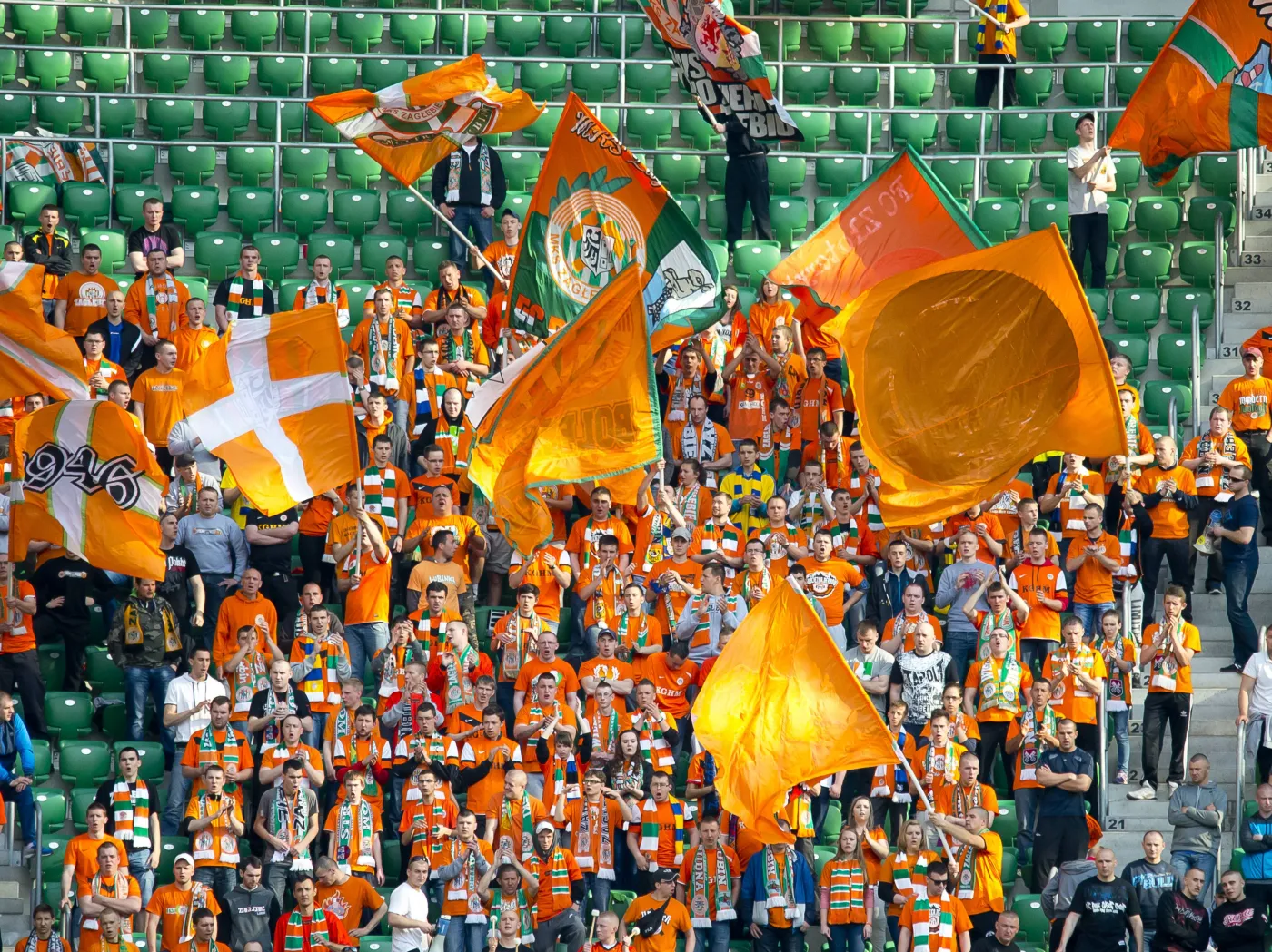 6214986-ochroniarz-podpalil-na-stadionie.jpg
