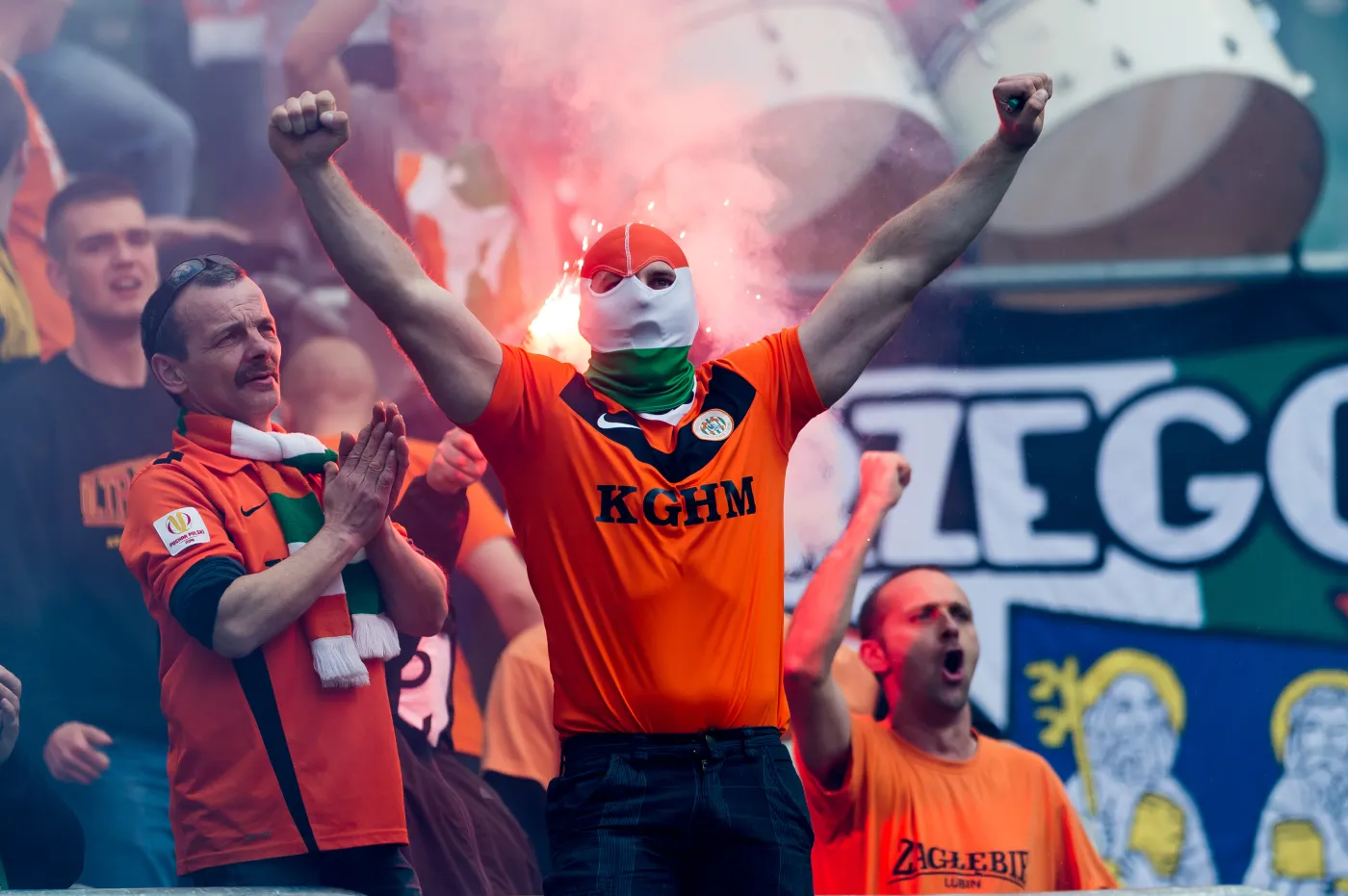 6215015-ochroniarz-podpalil-na-stadionie.jpg