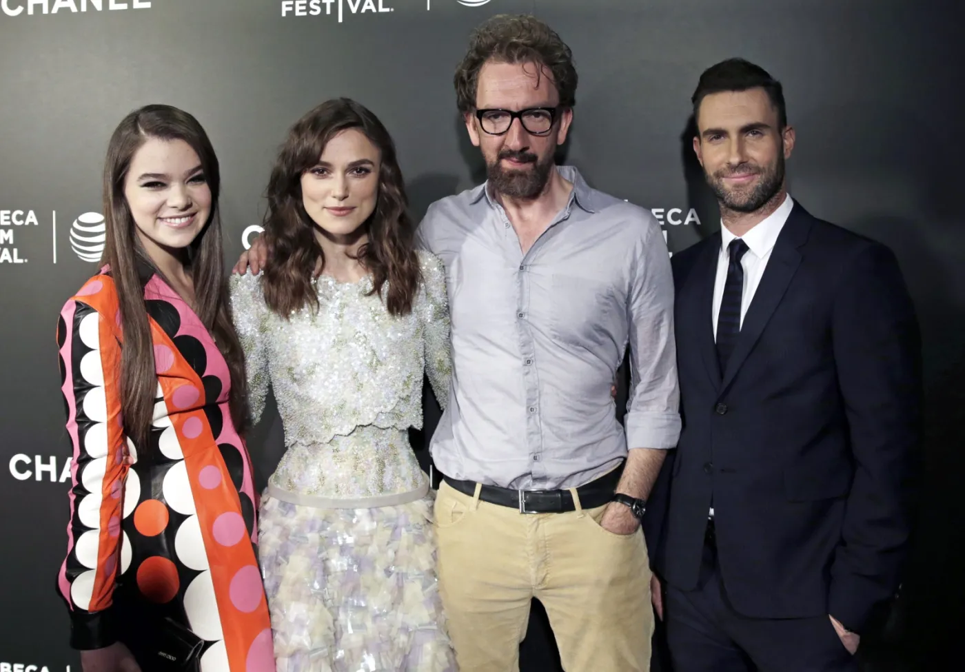 6216480-hailee-steinfeld-keira-knightley.jpg