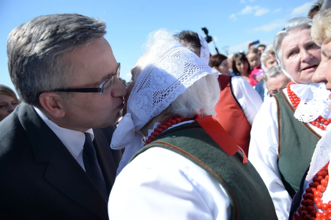 Komorowski jak "poczciwy wujek". Tak prezydent buduje swój wizerunek. ZDJĘCIA