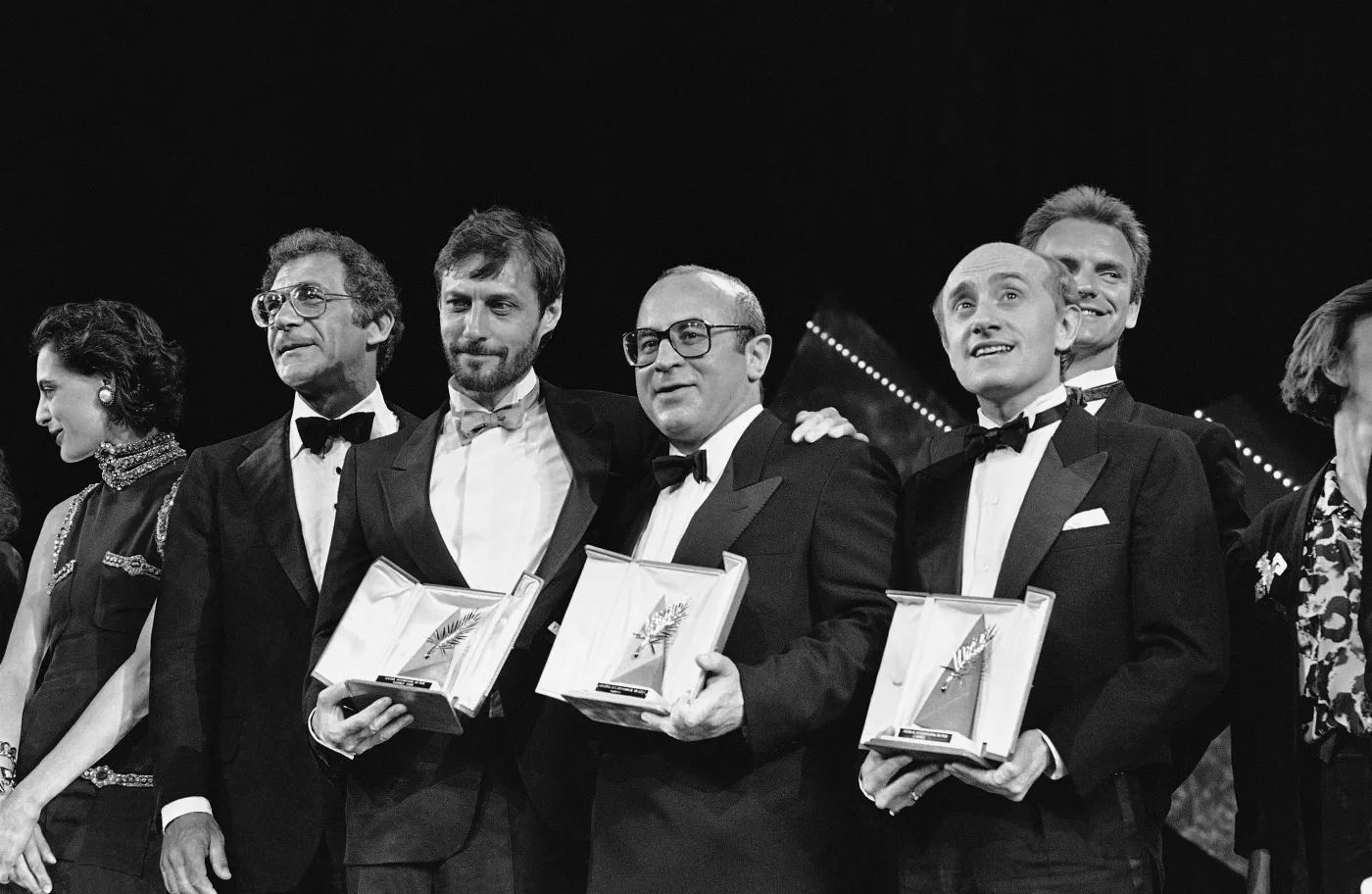 6228989-bob-hoskins-odbiera-zlota-palme.jpg