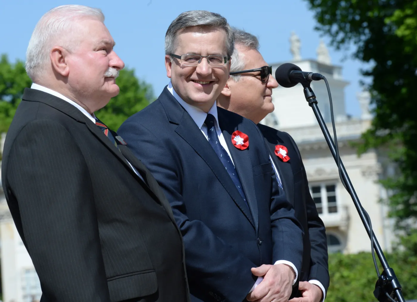 6232472-lech-walesa-bronislaw-komorowski.jpg
