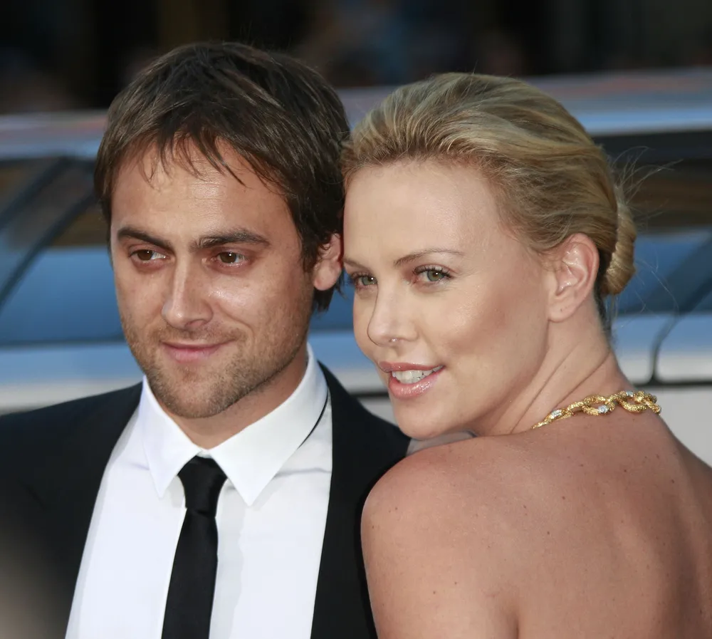 6249572-charlize-theron-i-stuart-townsend.jpg