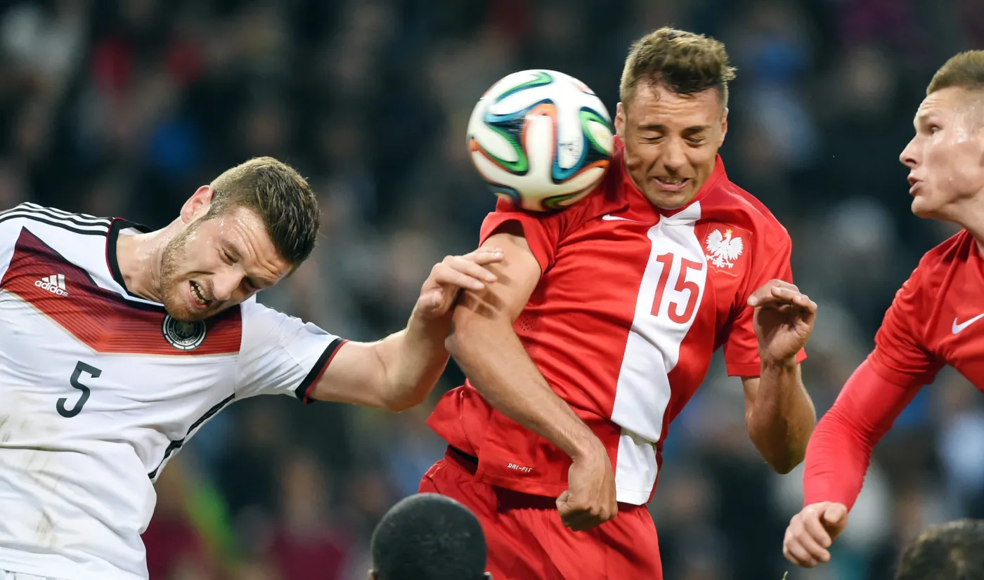 6279899-shkodran-mustafi-thiago-cionek.jpg