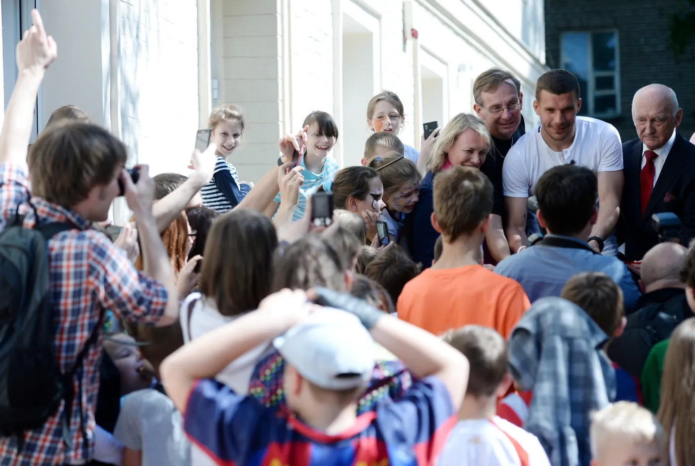 6308253-lukas-podolski-otworzyl-swietlice.jpg