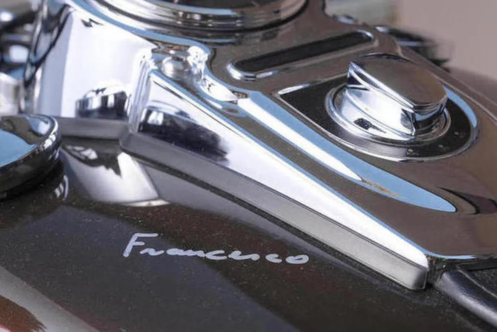 Ponad milion złotych za motocykl podpisany przez papieża! ZDJĘCIA