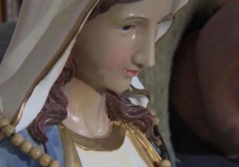"Płacząca" figurka Matki Boskiej