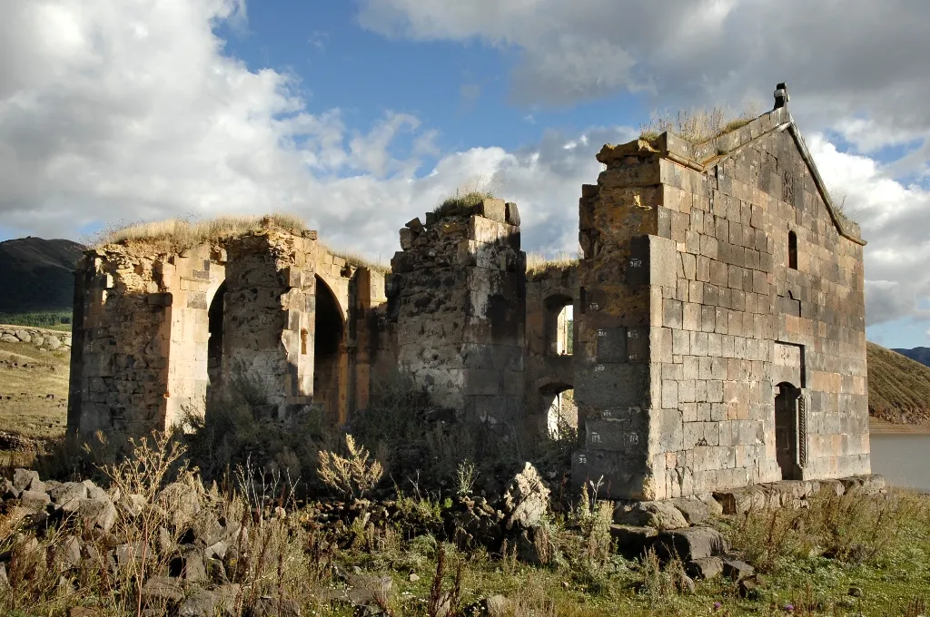 5944180-zabytki-aragatsotn-armenia-fot.jpg