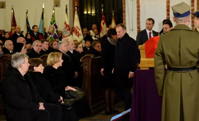 5964423-pogrzeb-zbigniewa-romaszewskiego.jpg