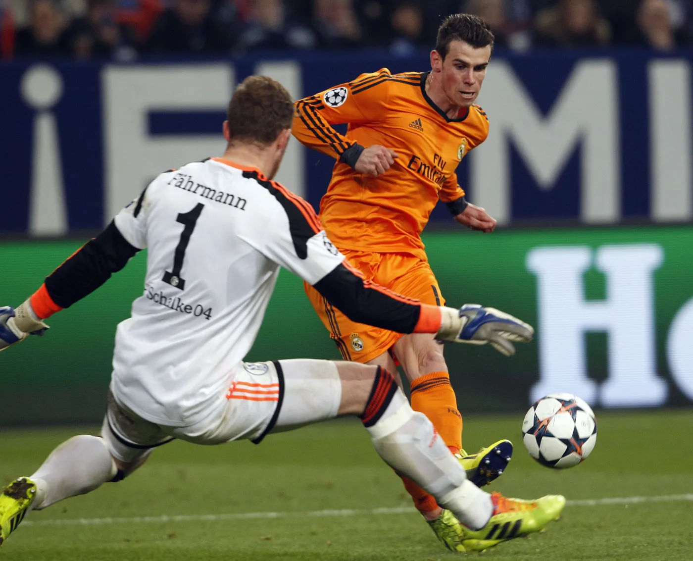 Gareth Bale strzela gola dla Realu