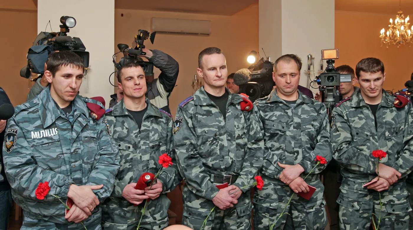 5997043-funkcjonariusze-berkutu-dostali.jpg