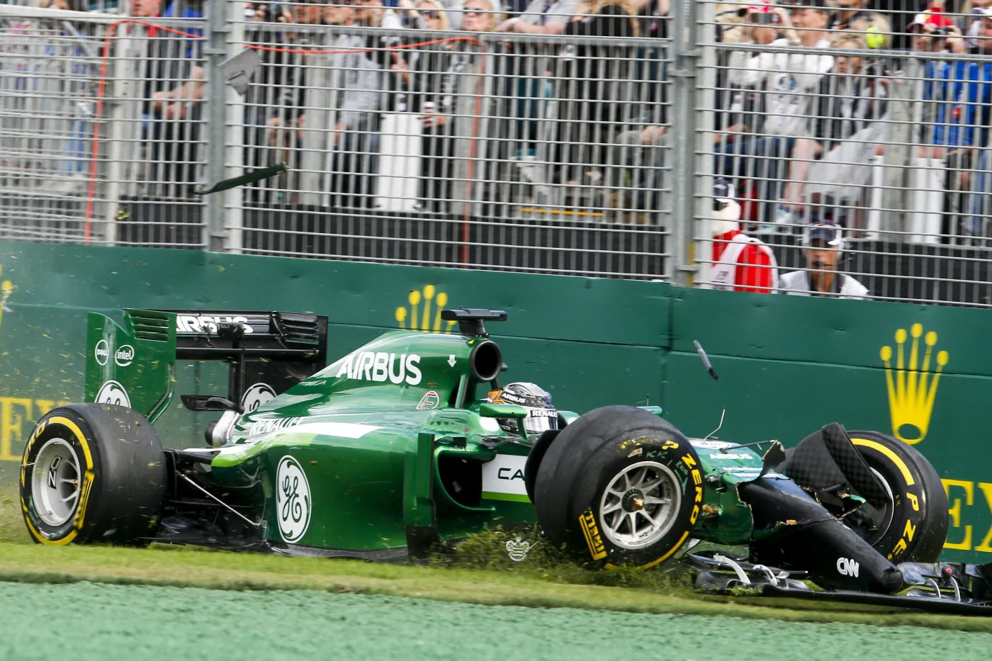 6057825-kamui-kobayashi-rozbil-bolid-tuz.jpg