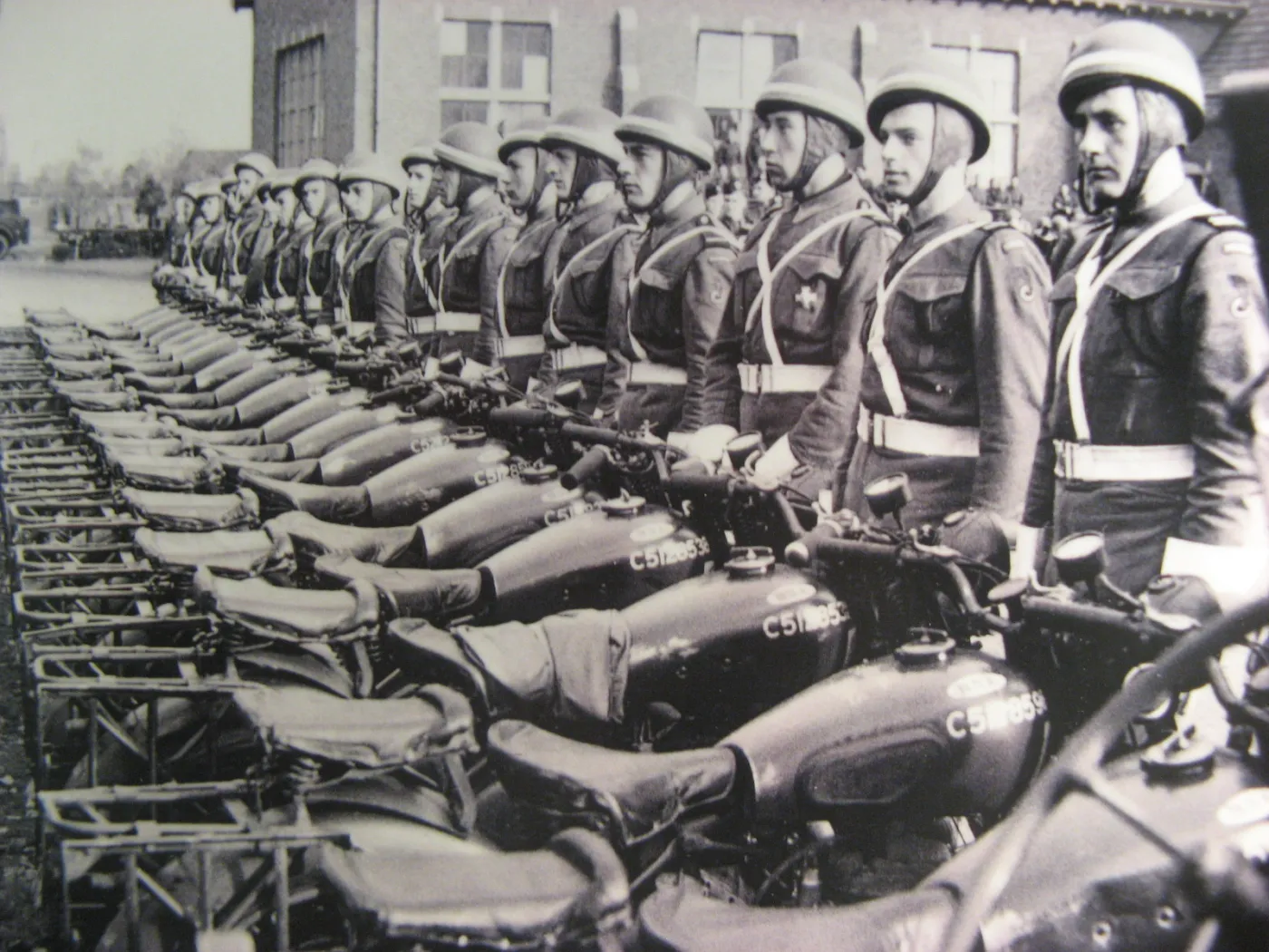 Jak "Czarne Diabły" wyzwalały Europę. Śladem dywizji gen. Maczka w Holandii. GALERIA